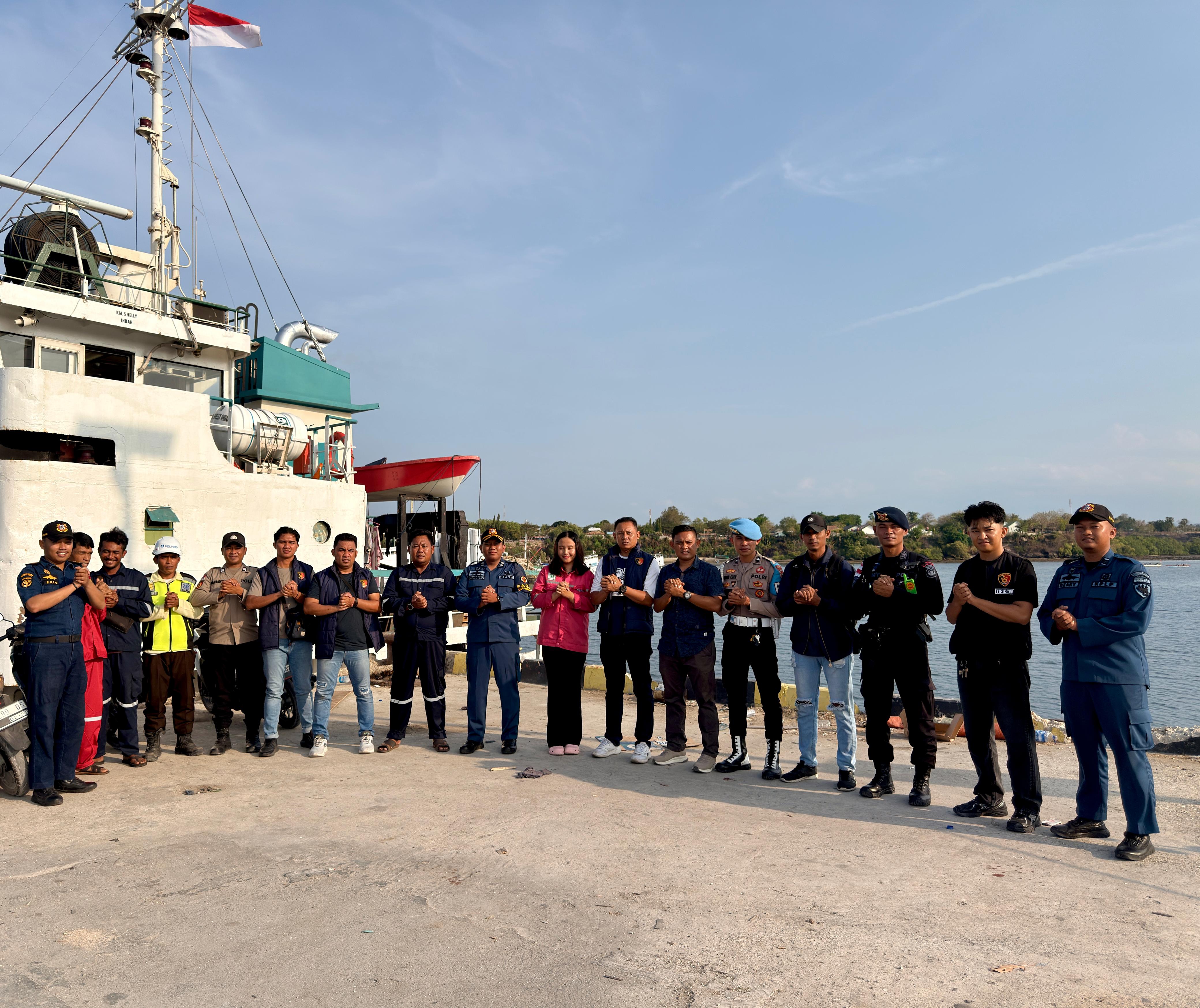 KSOP Waingapu Bersama Satnarkoba Polres Sumba Timur dan Pelindo Sosialisasikan Bahaya Narkoba serta Periksa Barang Bawaan ABK KM. Shelly Indah
